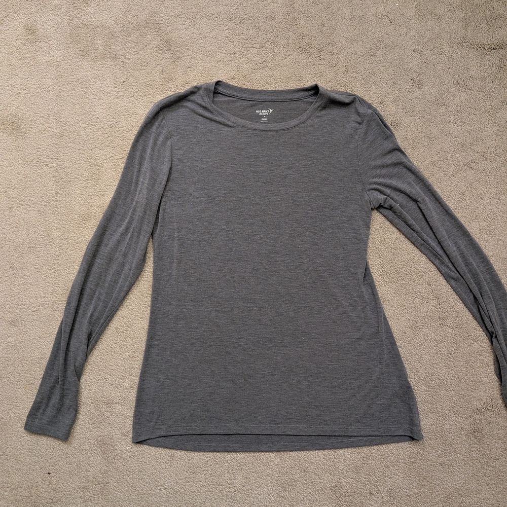 Old Navy Gray Fitted Long Sleeve T-Shirt